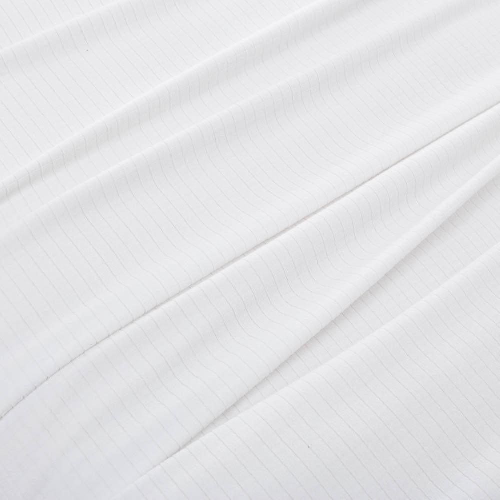Close-up of the microfleece material of the blanket in white, highlighting its soft texture.