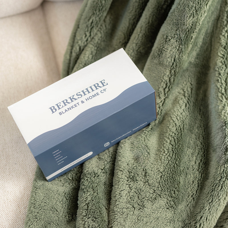 Oversized Extra-Fluffy™ Throw