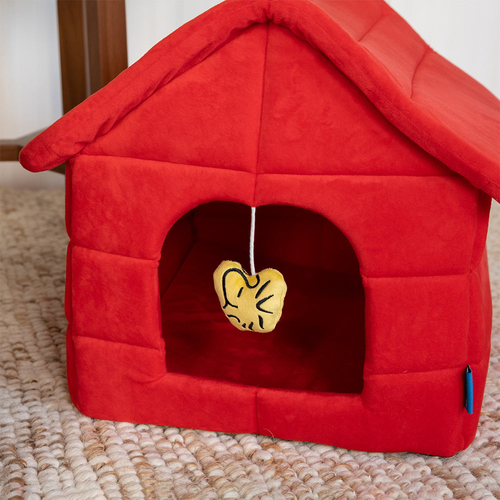 Peanuts&reg; Snoopy Doghouse Pet Bed